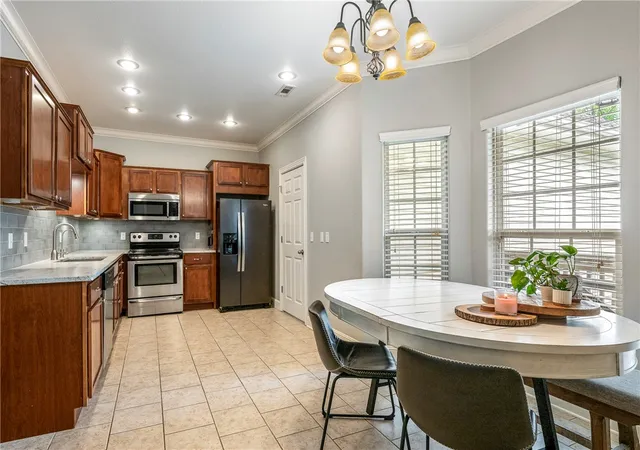 Photo 3 of Sale Pending at 27 S Happy Holw Rd, Fayetteville, AR 72701 | MLS# 1356704 | Listing updated on 2026-08-10