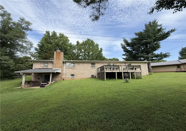 Photo 2 of Sale Pending at 607 Skyline Dr, Harrison, AR 72601 | MLS# 1355828 | Listing updated on 2026-08-24