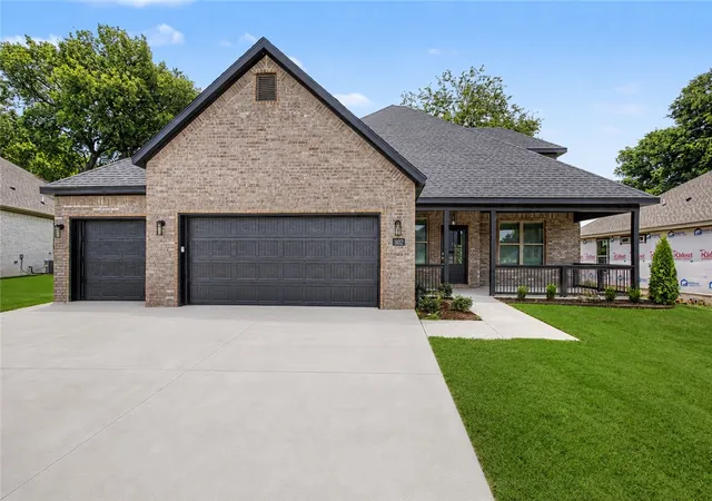 Photo 1 of Single family home for sale at 802 W Kelley Ann St, Siloam Springs, AR 72761 | MLS# 1356776 | Listing updated on 2026-08-17