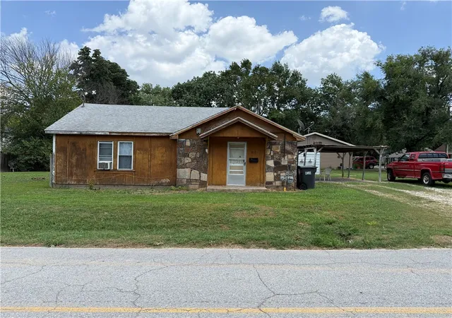 Photo 1 of Single family home for sale at 817 Crutcher St, Springdale, AR 72764 | MLS# 1356897 | Listing updated on 2026-08-21