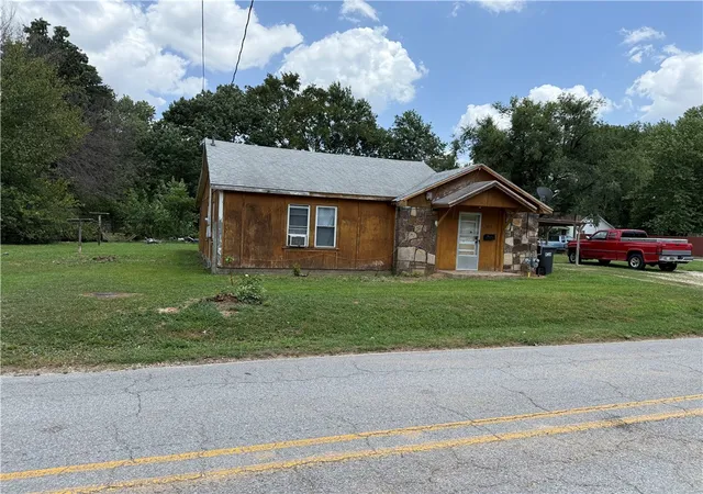 Photo 2 of Single family home for sale at 817 Crutcher St, Springdale, AR 72764 | MLS# 1356897 | Listing updated on 2026-08-21