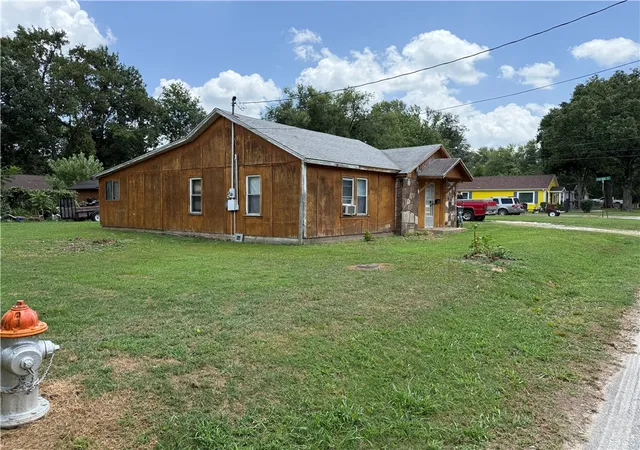Photo 4 of Single family home for sale at 817 Crutcher St, Springdale, AR 72764 | MLS# 1356897 | Listing updated on 2026-08-21