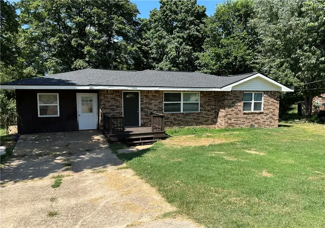 Photo 1 of Single family home for sale at 1002 Bobo Ave, Berryville, AR 72616 | MLS# 1357097 | Listing updated on 2026-08-22