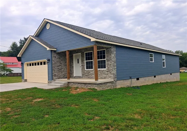 2nd image of 904 S Springfield St, Green Forest, AR 72638 | MLS# 1357034