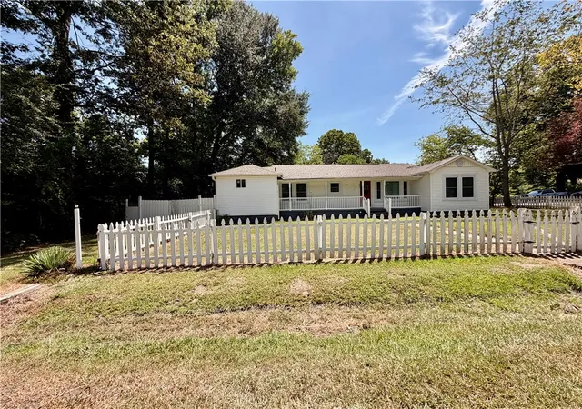 Photo 3 of Single family home for sale at 223 S Galveston Ave, Russellville, AR 72801 | MLS# 1357181 | Listing updated on 2026-09-24