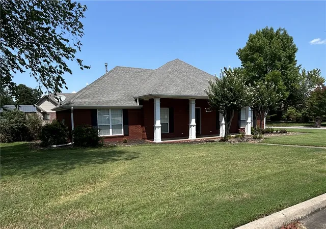 Photo 1 of Single family home for sale at 2008 W 8th Street, Russellville, AR 72801 | MLS# 1357163 | Listing updated on 2026-08-10
