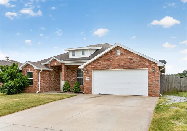 Photo 2 of Sale Pending at 709 Nw 63rd Avenue, Bentonville, AR 72713 | MLS# 1356780 | Listing updated on 2026-08-23