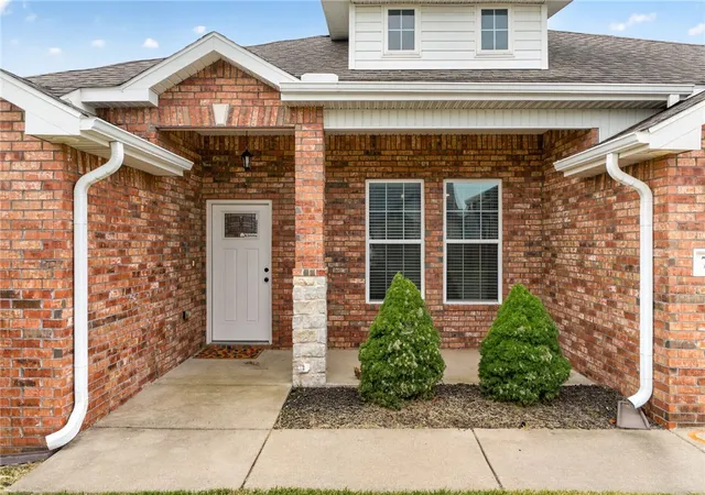 Photo 3 of Sale Pending at 709 Nw 63rd Avenue, Bentonville, AR 72713 | MLS# 1356780 | Listing updated on 2026-08-23