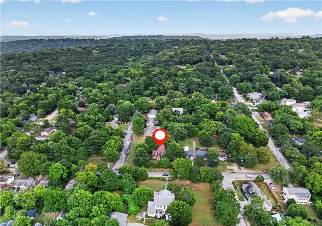 Photo 4 of Single family home for sale at 846 Mission Blvd, Fayetteville, AR 72701 | MLS# 1357341 | Listing updated on 2026-09-21