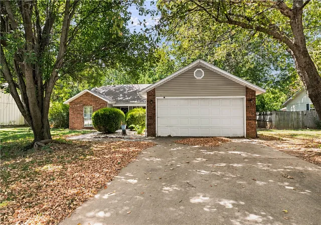 2nd image of 1299 N Fieldstone Ave, Fayetteville, AR 72704 | MLS# 1357479