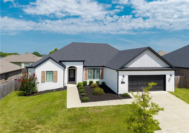 Photo 2 of Sale Pending at 1592 N Quincy Ave, Fayetteville, AR 72704 | MLS# 1357480 | Listing updated on 2026-08-18