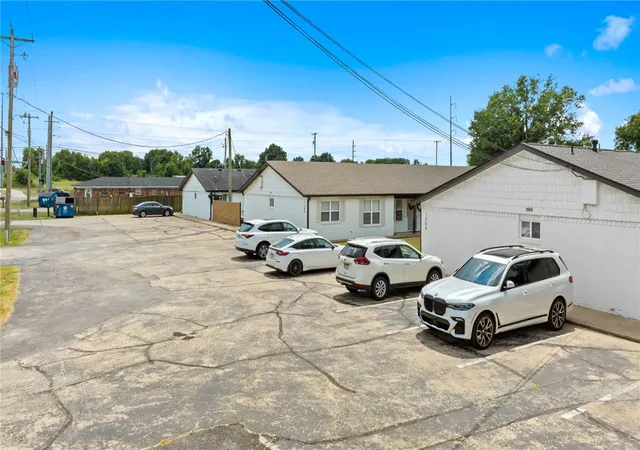 Photo 4 of House for sale at 1304 SE C St, Bentonville, AR 72712 | MLS# 1357217 | Listing updated on 2026-08-13