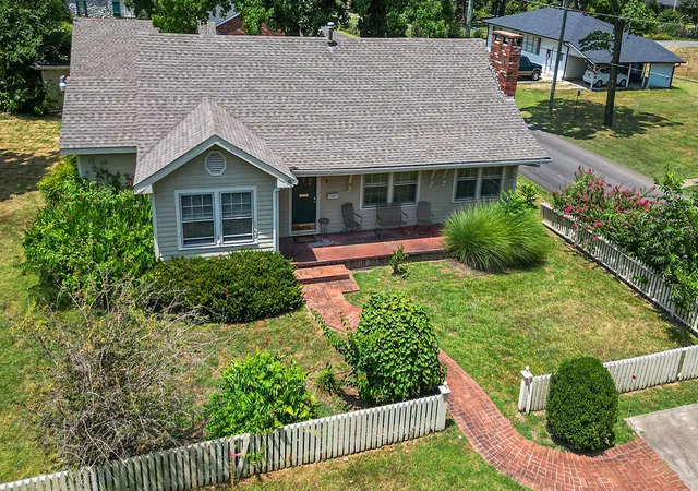 Photo 3 of Single family home for sale at 607 NW Jefferson St, Bentonville, AR 72712 | MLS# 1357373 | Listing updated on 2026-08-20