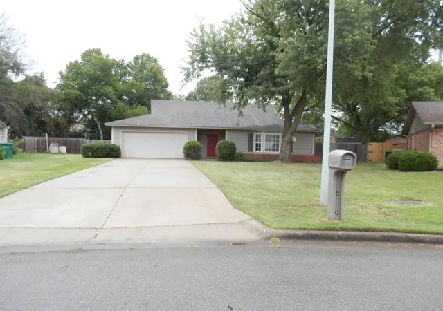 Photo 1 of Single family home for sale at 2725 W Highland Cir, Rogers, AR 72756 | MLS# 1357553 | Listing updated on 2026-08-21