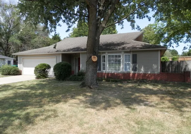 Photo 2 of Single family home for sale at 2725 W Highland Cir, Rogers, AR 72756 | MLS# 1357553 | Listing updated on 2026-08-21