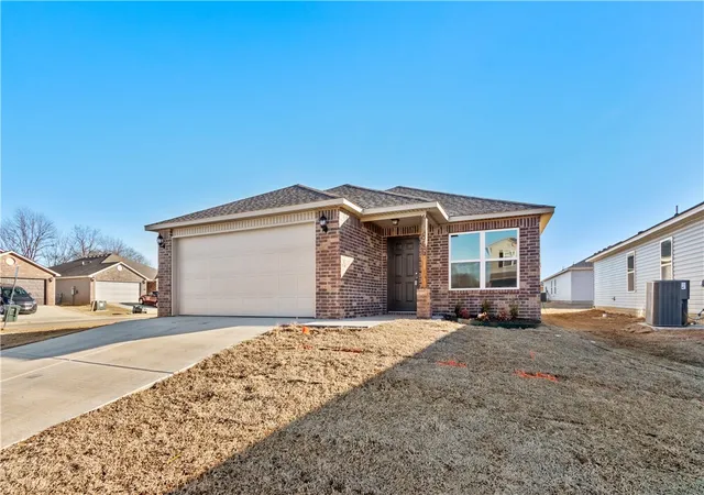2nd image of 846 E Sparrow Cir, Fayetteville, AR 72701 | MLS# 1357517