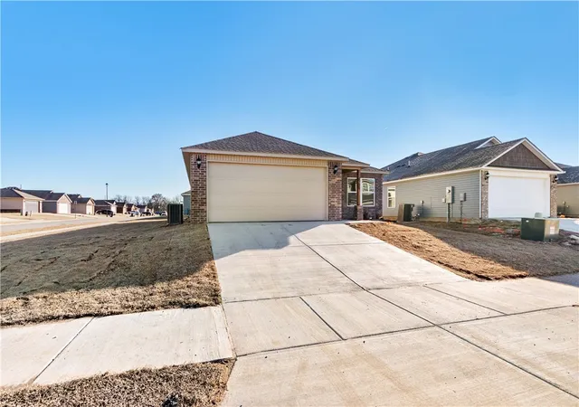 3rd image of 846 E Sparrow Cir, Fayetteville, AR 72701 | MLS# 1357517