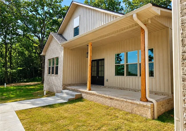 Photo 1 of Single family home for sale at 331 Channel Cir, Russellville, AR 72802 | MLS# 1357548 | Listing updated on 2026-08-14
