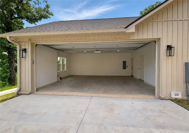 Photo 3 of Single family home for sale at 331 Channel Cir, Russellville, AR 72802 | MLS# 1357548 | Listing updated on 2026-08-14