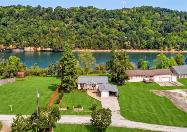2nd image of 18454 Se Grove Dr, Springdale, AR 72764 | MLS# 1357558
