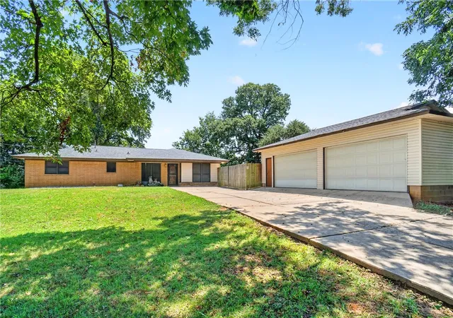 Photo 1 of Sale Pending at 187 Bunker Hl Ln, Russellville, AR 72802 | MLS# 1357706 | Listing updated on 2026-08-07
