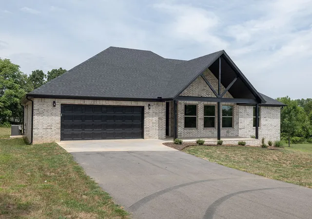 Photo 4 of Single family home for sale at 212 Oneal, Elkins, AR 72727 | MLS# 1357774 | Listing updated on 2026-09-30