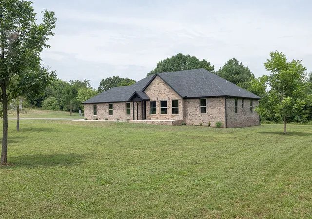 Photo 1 of Single family home for sale at 216 Oneal Ln, Elkins, AR 72727 | MLS# 1357784 | Listing updated on 2026-08-18