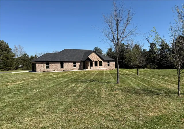 Photo 3 of Single family home for sale at 216 Oneal Ln, Elkins, AR 72727 | MLS# 1357784 | Listing updated on 2026-09-30