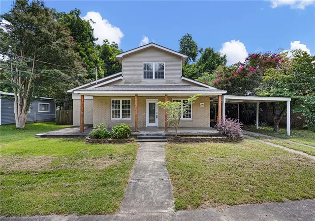 Photo 1 of Single family home for sale at 200 E J St, Russellville, AR 72801 | MLS# 1357602 | Listing updated on 2026-08-22
