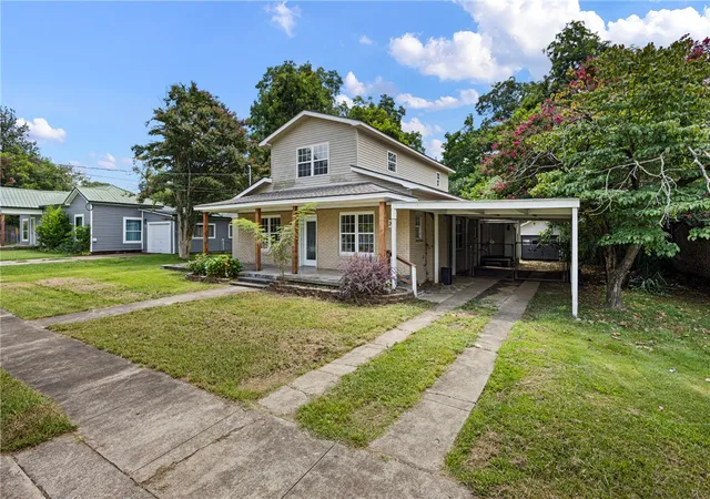 Photo 2 of Single family home for sale at 200 E J St, Russellville, AR 72801 | MLS# 1357602 | Listing updated on 2026-08-22