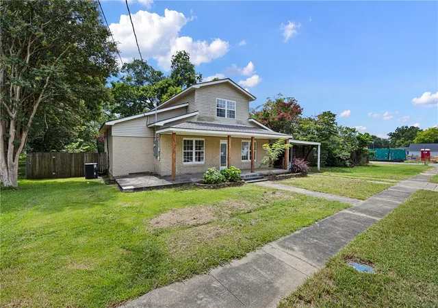 Photo 3 of Single family home for sale at 200 E J St, Russellville, AR 72801 | MLS# 1357602 | Listing updated on 2026-08-22