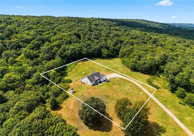 Photo 3 of Sale Pending at 15475 Greasy Valley Rd, Prairie Grove, AR 72753 | MLS# 1357728 | Listing updated on 2026-08-27