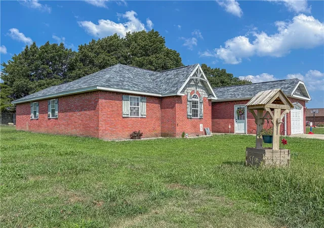 Photo 3 of Single family home for sale at 1067 Mercedes Dr, Harrison, AR 72601 | MLS# 1357848 | Listing updated on 2026-08-06