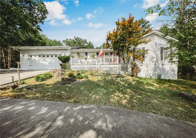 Photo 3 of Single family home for sale at 10 Narrows Dr, Holiday Island, AR 72631 | MLS# 1357794 | Listing updated on 2026-08-10