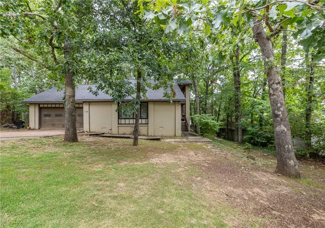 2nd image of 1168 E Oaks Manor Dr, Fayetteville, AR 72703 | MLS# 1357369