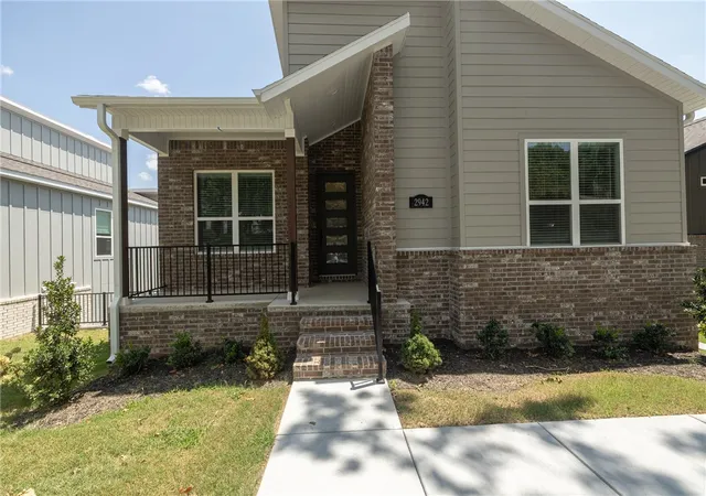 Photo 3 of Single family home for sale at 2942 N Old Wire Rd, Fayetteville, AR 72703 | MLS# 1357818 | Listing updated on 2026-08-07