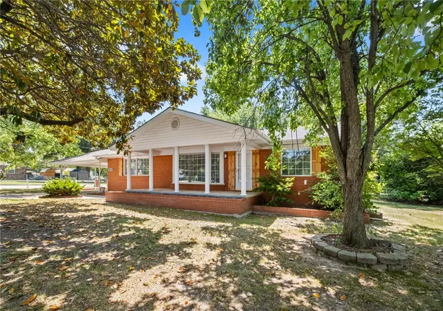 Photo 2 of Single family home for sale at 2202 University St, Siloam Springs, AR 72761 | MLS# 1357999 | Listing updated on 2026-08-07