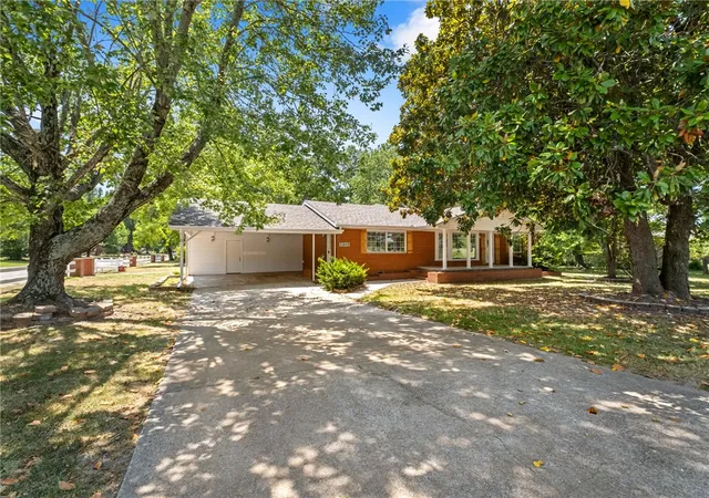 Photo 3 of Single family home for sale at 2202 University St, Siloam Springs, AR 72761 | MLS# 1357999 | Listing updated on 2026-08-07