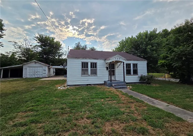 Photo 2 of Sale Pending at 720 Kansas St, Springdale, AR 72764 | MLS# 1358054 | Listing updated on 2026-08-19