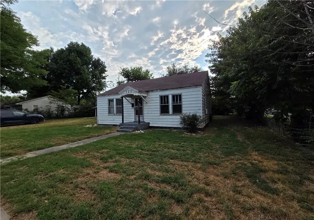 Photo 3 of Sale Pending at 720 Kansas St, Springdale, AR 72764 | MLS# 1358054 | Listing updated on 2026-08-19