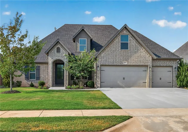 Photo 2 of Sale Pending at 1902 Sw Edinburgh Ave, Bentonville, AR 72713 | MLS# 1356501 | Listing updated on 2026-08-15