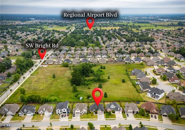 Photo 3 of Sale Pending at 1902 SW Edinburgh Ave, Bentonville, AR 72713 | MLS# 1356501 | Listing updated on 2026-08-15