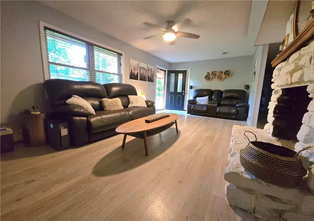 Photo 4 of Single family home for sale at 15 Finger Cir, Bella Vista, AR 72715 | MLS# 1357762 | Listing updated on 2026-10-07