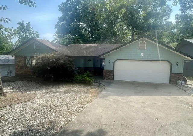 Photo 2 of Single family home for sale at 6 Wilton Ln, Bella Vista, AR 72715 | MLS# 1358005 | Listing updated on 2026-08-07