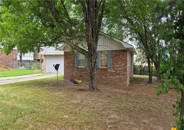 2nd image of 8 Mimosa Dr, Harrison, AR 72601 | MLS# 1358047