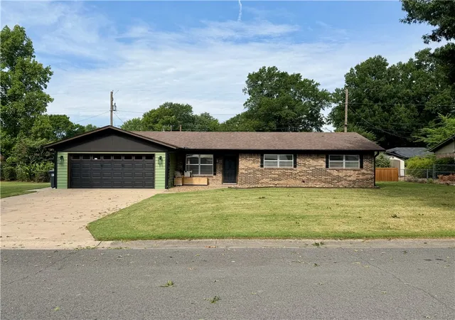 Photo 1 of Sale Pending at 603 N Mobile Ave, Russellville, AR 72801 | MLS# 1358166 | Listing updated on 2026-09-23