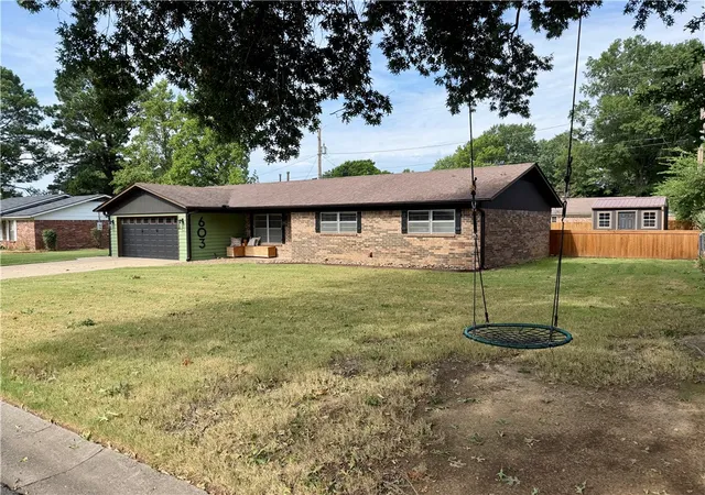 Photo 2 of Sale Pending at 603 N Mobile Ave, Russellville, AR 72801 | MLS# 1358166 | Listing updated on 2026-09-23