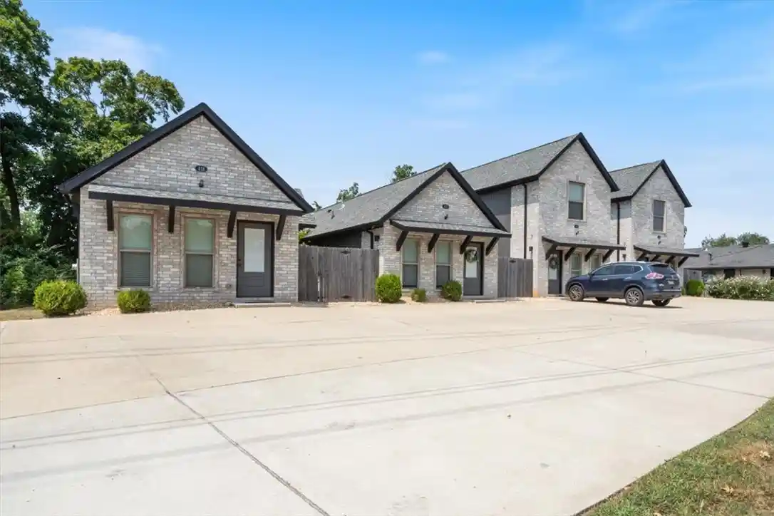 Single family home for sale at 418,420, N 422 424 F St, Rogers, AR 72756 | MLS# 1358184