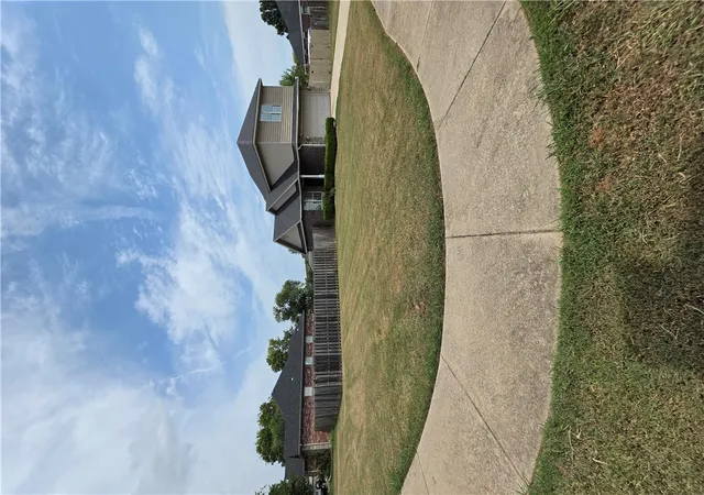 Photo 2 of Sale Pending at 2726 Linden Cir, Springdale, AR 72764 | MLS# 1358194 | Listing updated on 2026-08-26