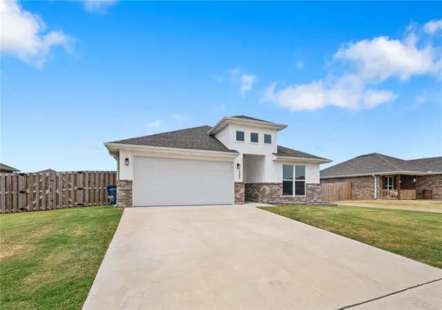 Photo 3 of Single family home for sale at 908 S Sparrow St, Siloam Springs, AR 72761 | MLS# 1358258 | Listing updated on 2026-09-16